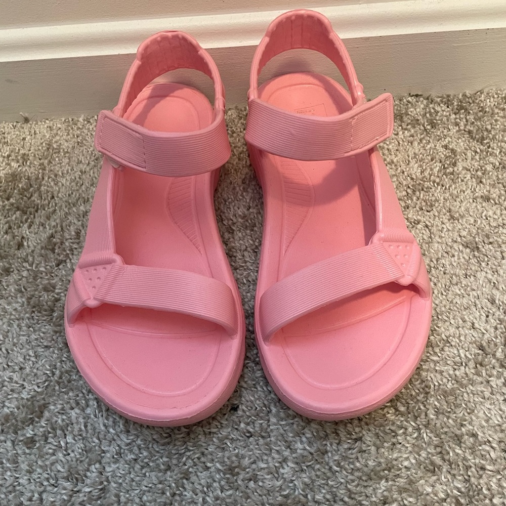 Women’s sandals